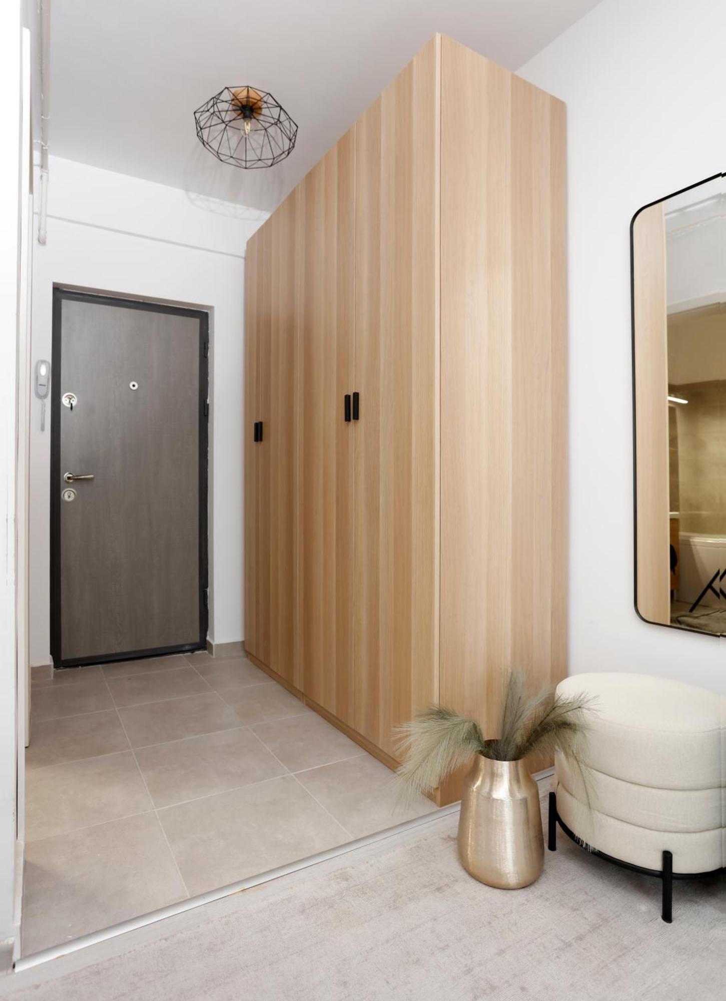 Modern & Cozy With Balcony * Rosu
